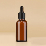 30 ml merevaigust klaasist tilgutipudelit, valguskindlat t&uuml;hja pudelit saab uuesti t&auml;ita eeterlike &otilde;lide, kosmeetika ja vedelikumahutitega. 30ml