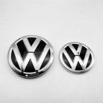 VOLKSWAGENILE 2 TK L&auml;ikiv Must GTI Embleemi Komplekt Volkswagen Golf MK7.5 jaoks (2018-2020) - Esiv&otilde;re ja tagumise embleemi vahetuskomplekt MK7.5 valge
