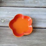 Le Creuset jahe v&auml;rv ploomi&otilde;ie kujuline kastekauss keraamiline alusklaas s&ouml;&ouml;gitaldrik prantsuse stiilis universaalne kasutusalus n&otilde;udepesu...
