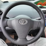 Toyota Yaris 2008 2009 2011 Vios 2008-2013 jaoks Punutud T&auml;ieliku Kattega Must Nahast Roolikate Siseviimistluse Aksessuaar black thread white
