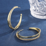 CMM s&auml;delevad kuupmeetrist tsirkooniumoksiidist suure ringiga kullav&auml;rvi r&otilde;ngask&otilde;rvar&otilde;ngad kuld