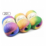 &Uuml;heahelaline v&auml;rvimisniit, gradientv&auml;rviline villane, k&auml;sitsi kootud sall, sall, k&uuml;baravillane l&otilde;ng, vikerkaarevillane l&otilde;ng