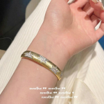 Suurep&auml;rane XINGX kalliskivist k&auml;ev&otilde;ru, kootud nikerdatud kullast 18K kullatud pitsist k&auml;rgstruktuuriga tsirkoonlehtedest k&auml;ev&otilde;ru kombinatsioon