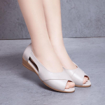 Suvised pehmest nahast sandaalid naiste k&otilde;&otilde;luse all kiiluga sandaalid pehme p&otilde;hjaga mugavad rannasuu jalatsid 40 beež