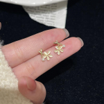 Opaallilledega k&otilde;rvar&otilde;ngad naiste kerged luksuslikud ni&scaron;&scaron;disain Sense Unique Cross v&auml;ikese lillega p&auml;rliga k&otilde;rvar&otilde;ngad