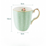 Lillemustriga keraamiline kohvikruus, roosa ja lilla lilleline k&auml;sitsi maalitud teetass k&auml;epidemetega, keskmise suurusega kuuma joogi tass 400 ml roosa