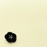 Yisen ESSTUDIO Cold Plum Blossom metallist nupp Cheongsami &uuml;likonna jaoks &ndash; dekoratiivne mantlin&ouml;&ouml;p