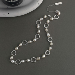 Kerge luksus ja k&otilde;rgekvaliteediline barokk-p&auml;rlitega geomeetriline kaelakee ebakorrap&auml;rase &uuml;mmarguse rangluuketiga, prantsuse stiil