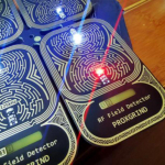 Pisike Kaasaskantav Kahesageduslik RFID-v&auml;ljadetektor firmalt Proxgrind