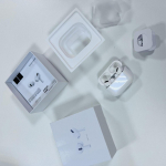 Juhtmevabad Bluetooth 5.0 k&otilde;rvaklapid aktiivse m&uuml;rasummutusega, HD-k&otilde;nede ja muusika jaoks, laadimiskarbiga valge