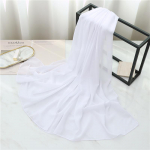 P&auml;rlvalge &uuml;hev&auml;rviline &scaron;ifoonist ristk&uuml;likukujuline sall: Mitmek&uuml;lgne naiste peapael ja sall. 175*70cm