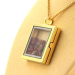 Pierres et Min&eacute;raux. Collier Tourmaline multicolore brut. Mod&egrave;le carr&eacute;. Couleur Or. kuld