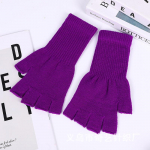 Naiste pikkade varrukatega pools&otilde;rmega kootud kindad must