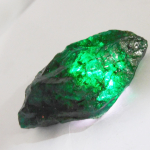 SERTIFITSEERITUD 127,15 karaati Looduslik Roheline Smaragd Maa seest kaevandatud Suur Toores Lahtine V&auml;&auml;riskivi 56.6 mm Approx roheline