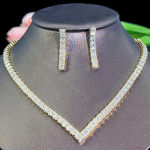 CMM 2tk Lihtne pulmaehete komplekt ruudukujuline AAA kuupmeetrist tsirkooniumoksiidist V kujuga kaelakee kaelakee k&otilde;rvar&otilde;ngad naistele kuld