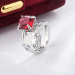 Lihtne ja helde punase tsirkooniga s&otilde;rmus s&auml;deleb AAA Banketi&uuml;ritustel osalemine Aastap&auml;ev Pulmakingitused resizable punane