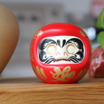 4-tolline Jaapani keraamiline Daruma Doll Lucky Cat Fortune Ornament Rahakassa punane