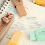 Kawaii esteetilised kirjatarbed kontoritarbed armsad loomingulised kapybara t&otilde;ukekustutuskumm naljakas kaasaskantav j&auml;lgedeta p&uuml;hkimiskumm 1pcs