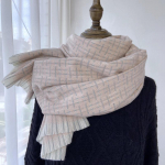 Naiste ruuduline sall - pehme, soe ja tuulekindel tuttidega | T&auml;iuslik tumeroheline s&uuml;gis/talv moeaksessuaar