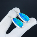 Sinine Kolmik Fire Opaal Kivist 925 Sterling H&otilde;bedast K&otilde;rvar&otilde;ngas, K&auml;sitsi Valmistatud Boho H&otilde;bedast Ehted Ripatsiga K&otilde;rvar&otilde;ngad, S&otilde;brap&auml;eva Kingitus 2.16" sinine