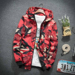 Tuulejoped Meeste vabaaja kevadkapuutsiga kamuflaažjakk Meeste t&auml;navar&otilde;ivad Hip Hop spordir&otilde;ivad Camo s&otilde;jav&auml;e jope riided M punane