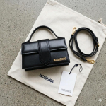 OUTLET JACQUEMUS &Otilde;lakott LE BAMBINO V&auml;ike K&auml;ekott 213BA006 Must v&auml;rv