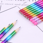 1 tk uus vikerkaarepliiats, puidust keskkonnakaitse pliiats Erksav&auml;rviline v&auml;limus pliiats 1PC