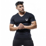 Muscleguysi uue kaubam&auml;rgiga meeste tr&uuml;kitud V-kaelusega l&uuml;hikeste varrukatega mugav T-s&auml;rk Puuvillane mood topsid vabaaja hingavad l&uuml;hikeste varrukatega t-s&auml;rk M must