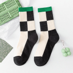 Uued s&uuml;gis-talvised naiste sokid, moetrend rohelised malelaua mustriga keskmised sokid one size