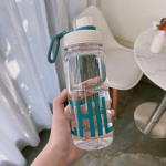 Suure mahutavusega veetass, k&otilde;rge temperatuuriga toidukindlast plastist spordikeetja meestele ja naistele, kaasaskantav v&auml;litingimustes 1000 ml suvel. 600ML