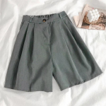 Naiste suvised &otilde;hukesed l&uuml;hikesed p&uuml;ksid, lahtised k&otilde;rge v&ouml;&ouml;kohaga keskmised p&uuml;ksid, sirged, suures suuruses kardinad, &otilde;hukesed laiad s&auml;&auml;red, vabaaja viiepunktilised p&uuml;ksid, &uuml;likond l&uuml;hikesed p&uuml;ksid S roosa