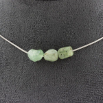Pierres et Min&eacute;raux. Collier 3 perles Cyanite verte du Br&eacute;sil. Chaine en acier inoxydable Collier femmes, hommes. Taille personnali