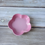 Le Creuset jahe v&auml;rv ploomi&otilde;ie kujuline kastekauss keraamiline alusklaas s&ouml;&ouml;gitaldrik prantsuse stiilis universaalne kasutusalus n&otilde;udepesu...