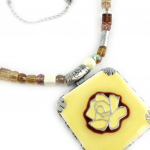 Les Tr&eacute;sors De Lily [E0634] - Collier Cr&eacute;ateur 'Geisha' Beige beež