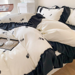 Hepburn Style prantsuse 100% puuvillane voodilina mudel neljaosaline must roosi tikandiga laia &auml;&auml;rega pitslik tekikate 1.8m must valge v&auml;rv