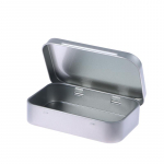 1 tk elluj&auml;&auml;miskomplekt v&auml;ike t&uuml;hi plekk-h&otilde;bedane must klapp-hoiukarbi korraldaja raha jaoks m&uuml;ndikommiv&otilde;tmega suletud sigaretikarp h&otilde;be