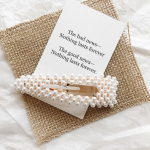 Moodsad p&auml;rlitega juukseklambrid naiste elegantsed kl&otilde;psuga juukseklambrid, kullast h&otilde;bedast metallisulamist juukseklambrid