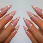 24 tk/komplekt Quick Nails Pikad Plaatina Lainelised Prantsuse P&auml;rlid Vale Nials Kleebis Kantav Veekindel manik&uuml;&uuml;r Viimistletud K&uuml;&uuml;ned