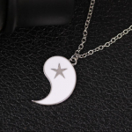 CUCU Couple Moon Star Kaelakeed Hiina Tai Chi Gossip Banish Bad Luck Charm Ripats kett Kaelakee Ehted Armastajatele s&otilde;brap&auml;eva kingitus 1 PCS
