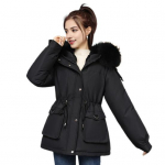 Naiste talvemantel Paks pl&uuml;&uuml;s karvane kapuutsiga pikkade varrukatega taskud pingutusn&ouml;&ouml;rid v&ouml;&ouml;kohal lukuga tuulekindel keskmise pikkusega mantel v&auml;lisriided M valge