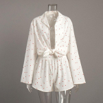 Naiste armastustr&uuml;kiga pidžaamad, s&uuml;gistr&uuml;kiga pikkade varrukatega l&uuml;hikesed p&uuml;ksid pidžaama&uuml;likond S valge