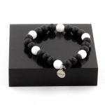 Pierres et Min&eacute;raux. Bracelet Perles Onyx noir mat + Selenite du Maroc 8 mm. Fabriqu&eacute; en France.