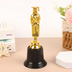 1 tk Mini plastist meessoost doktorantide stipendiaatide trofee karika auhinnakarikas alushariduse m&auml;nguasjad lugemise &otilde;ppimise auhinna kingitused