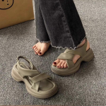 Nahast platvormiga spordisandaalid naiste suvine uus mitmek&uuml;lgne kummipael, mis astub sitta mood naiste kingad 35