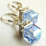 1 paar ruudukujulised moekujulised naiste kristallk&otilde;rvar&otilde;ngad, rohelised k&otilde;rvar&otilde;ngad, rippuvad k&otilde;rvar&otilde;ngad