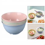Jaapani kaussi-puuviljan&otilde;ude serveerimine magustoidutass Ramen p&uuml;hadepeok&ouml;&ouml;gi jaoks 4 pieces