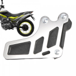 Ketikaitse juhik alumiiniumsulamist mootorratta keti kaitsereelingud t&otilde;rjuvad tolmu liivavett Mootorratta ketikaitse ratta kaitse h&otilde;be