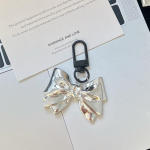 K&otilde;rgkvaliteediline h&otilde;bedane vibu v&otilde;tmehoidja: Metallist uksepandlaga ripats kottide ja telefonide jaoks