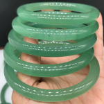 T&auml;ielikult roheline donglingi jade k&auml;ev&otilde;ru - &Uuml;mmargune ja ilus Inner Diameter 63-64mm