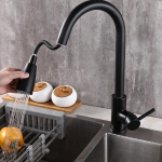 K&ouml;&ouml;gisegistid Must &Uuml;he hoovaga V&auml;ljat&otilde;mmatav K&ouml;&ouml;gisegisti &Uuml;he auguga P&ouml;&ouml;ratav 360 kraadi K&uuml;lma ja kuuma vee segisti Faucet+2Inlet pipes gray
